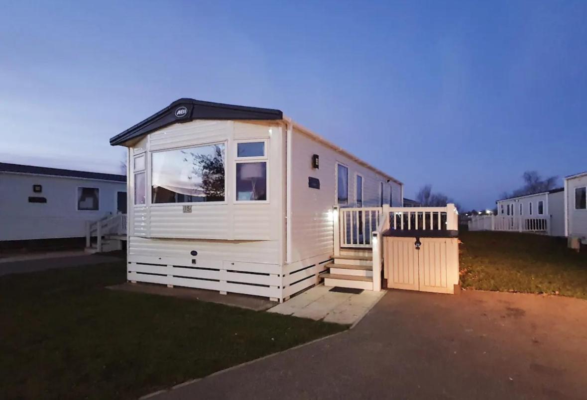 15 Kestrel Close Hot Tub Retreat Tattershall Exterior photo