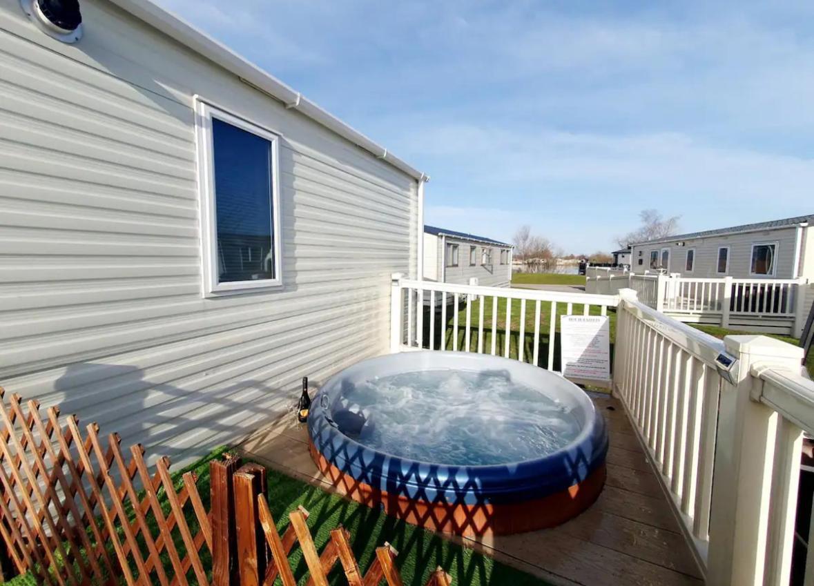 15 Kestrel Close Hot Tub Retreat Tattershall Exterior photo